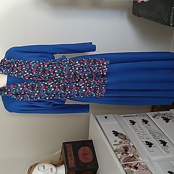 Vintage Walden Classics blue dress 👗 and  floral scarf 💙 - Picture 1 of 6